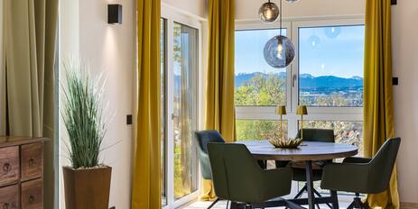 Stilvolles Familiendomizil mit Einliegerwohnung und spektakulärem Alpenblick