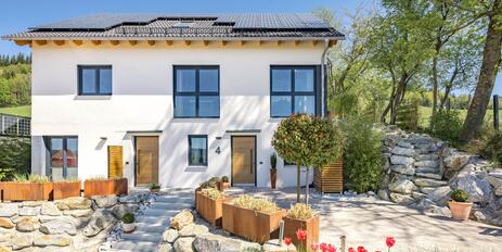 Stylish family home with a granny flat and spectacular views of the Alps