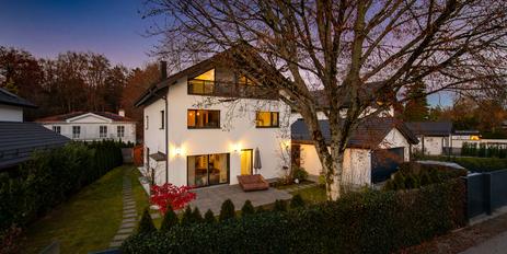 Großzügiges, sonniges Einfamilienhaus mit idealem Grundriss und hübschem Garten