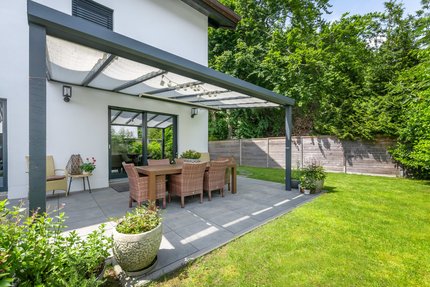 Terrasse mit Pergola