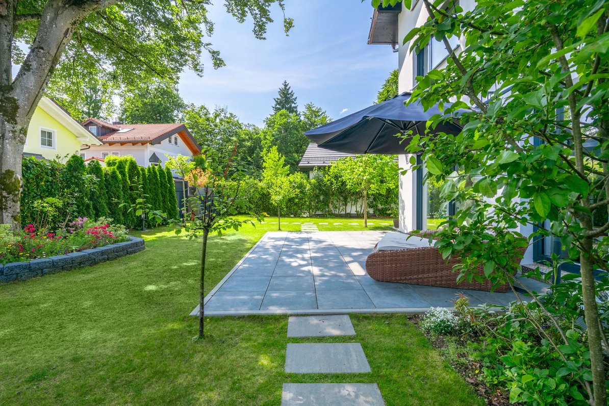 Gartenidylle mit Terrasse