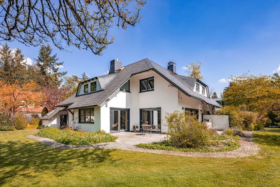 Stylish villa with granny apartment