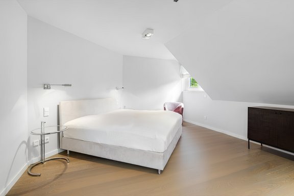 Geräumiges Schlafzimmer