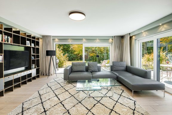 Seamless transition to the outside