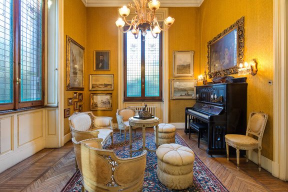 Lesezimmer mit Klavier