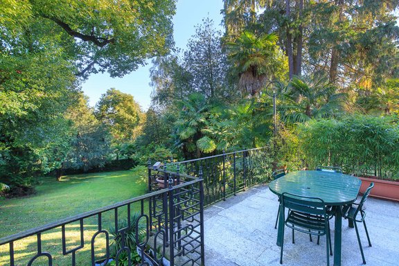 Veranda mit Blick in den Garten