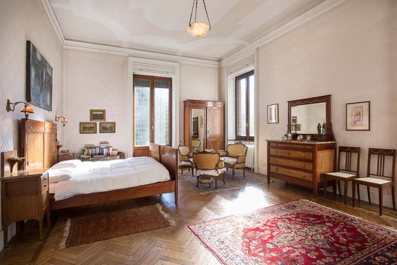 Schlafzimmer mit Fischgrätparkett