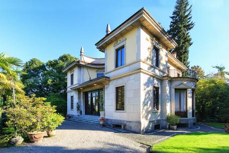 Stilvolles, historisches Anwesen mit parkähnlichem Garten am Lago Maggiore