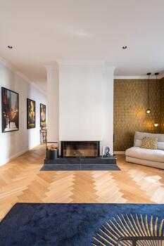 ETW 3681 – Living room with fireplace
