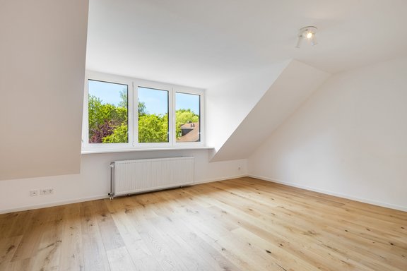 Possible master floor (DG)