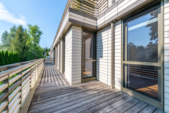 Sonnige Balkonterrasse