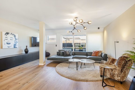 Wohnbereich mit Balkonzugang