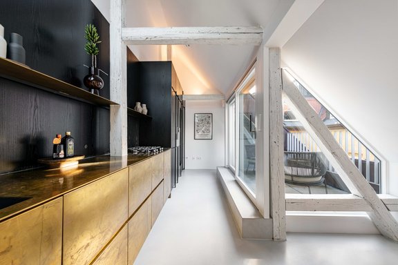 Küche mit anschließender Dachterrasse