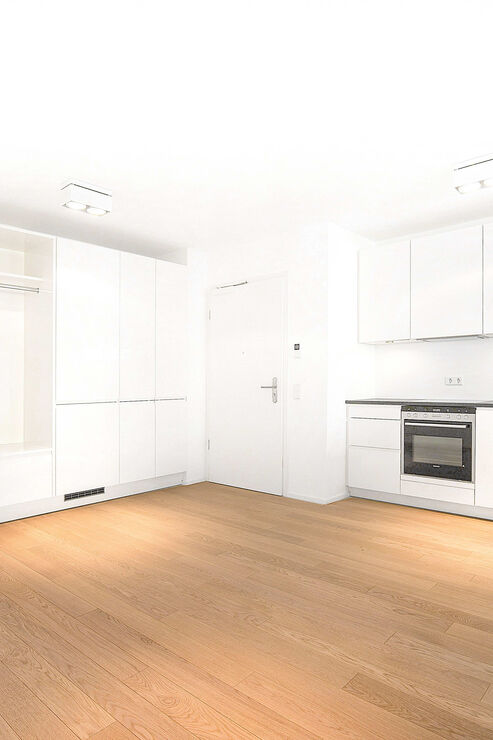 Schreinereinbauküche mit Garderobeneinbauschrank