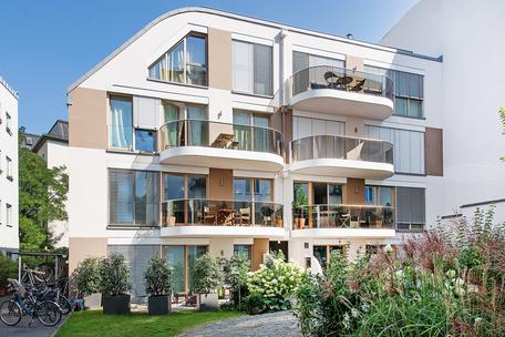 Stylish 3 room apartment with balcony and top equipment in quiet city location