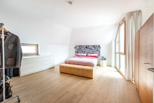 Bedroom with courtyard orientation
