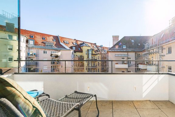 Balkon mit Blick zum Innenhof