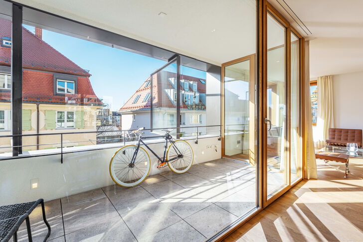 West-Loggia mit Glaspaneelen