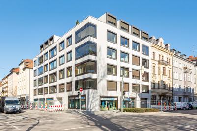 Lichterfüllte 3-Zimmer-Wohnung mit Design Interior und Loggia
