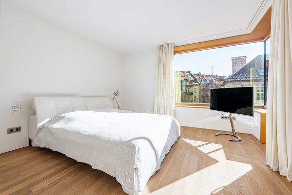 Schlafzimmer mit Balkonzugang