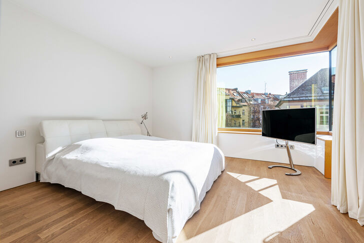 Schlafzimmer mit Balkonzugang