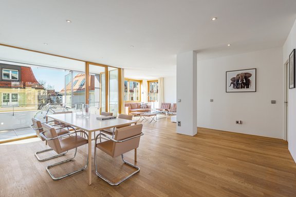 Weitläufiger Wohn-/Essbereich