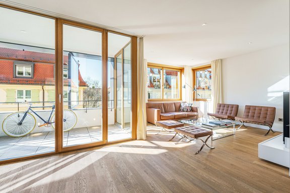 Wohnbereich mit Loggia-Zugang