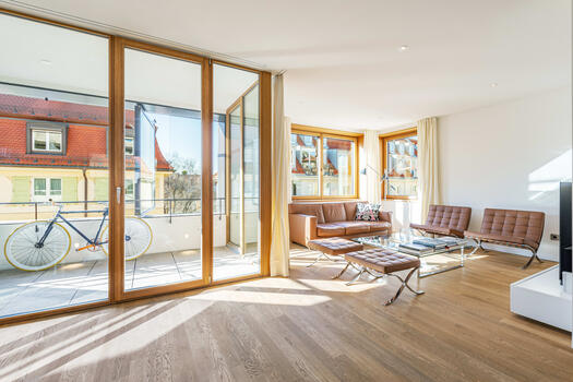 Living area with loggia access