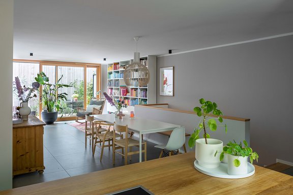 Essbereich mit Blick zur Terrasse