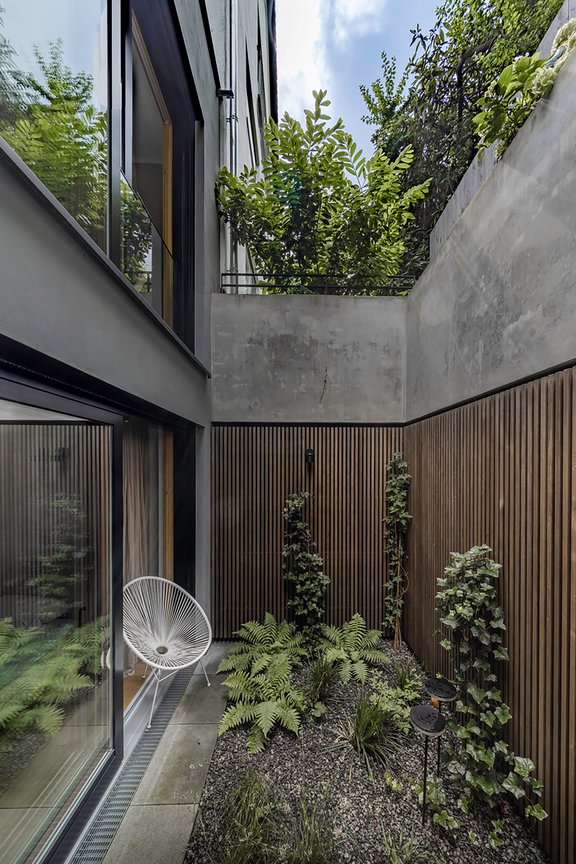 Gemütlich gestalteter Lichthof