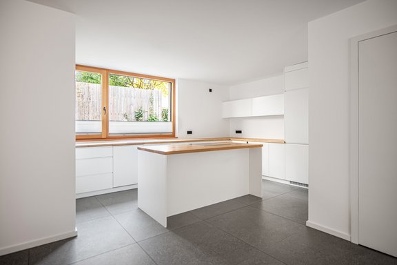 Einbauküche mit Kochinsel