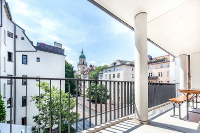 Stylish 3-room apartment with ideal floor plan and sunny south-facing balcony in sought-after city location