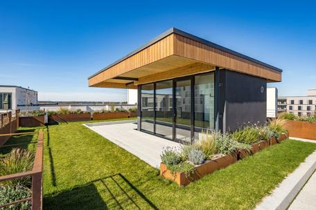 Stylische 4-Zimmer-Maisonette-Wohnung mit Haus-im-Haus-Charakter und Panorama-Dachgarten