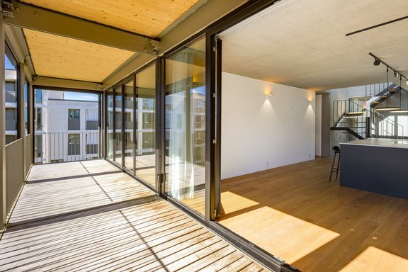 Spacious south-facing loggia