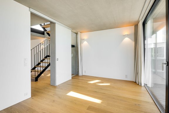 Fullness of light and transparency