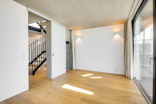 Fullness of light and transparency