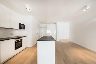 Stylish 4-room new-build apartment with balcony and top fittings in quiet city location