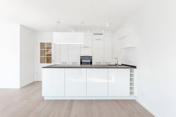 Einbauküche mit Kochinsel