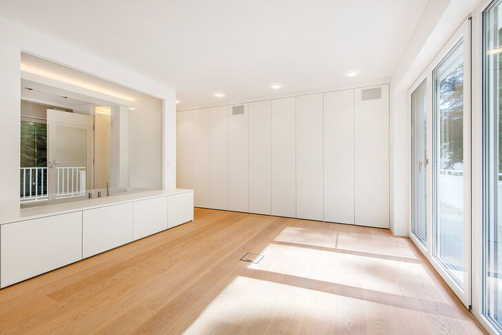 Schlafzimmer mit Ankleide und Badezimmer