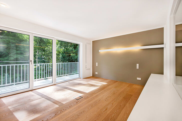 Schlafzimmer mit Zugang zum Südbalkon