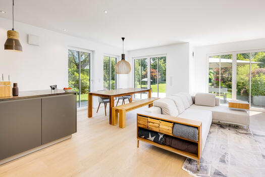 Light-filled living/dining area