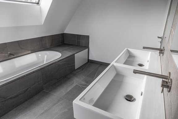 Daylight bathroom with tub