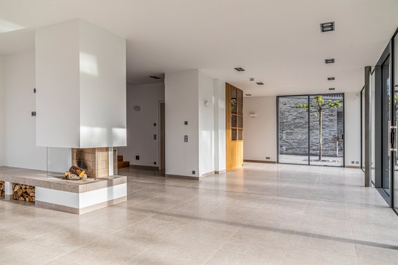 Weitläufiger Wohn-/Essbereich