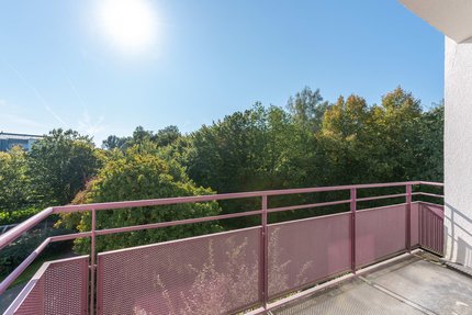 Südost-Balkon mit Traumblick ins Grüne