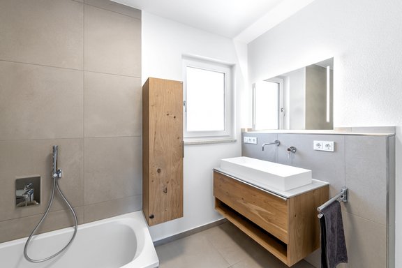 Eichen-Elemente und Taupe