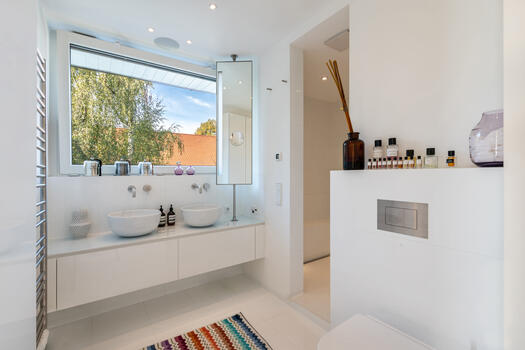 Master bath with walk-in shower