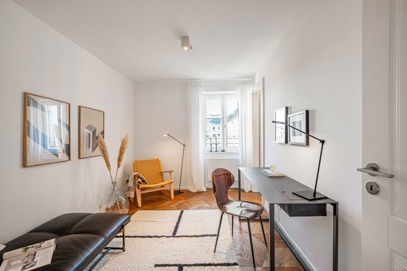 Schönes Arbeits-/Gästezimmer