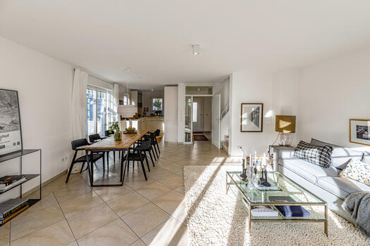 Spacious room structure
