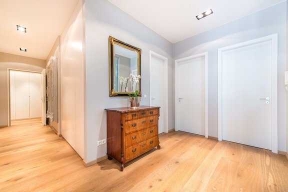 Eingangsbereich mit Einbauten