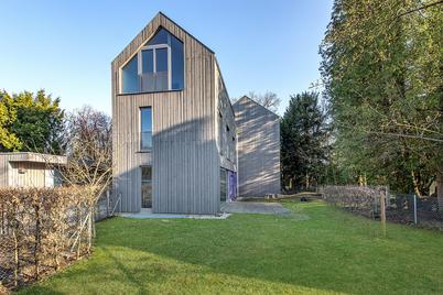 Stylish 6-room townhouse with garden in dream location